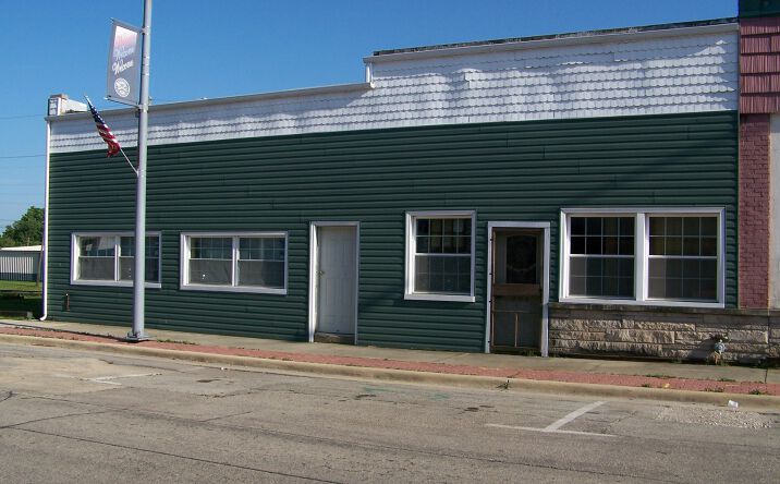 511 E Locust Street, Chatsworth