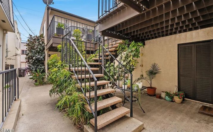 60 Bennett Avenue, Long Beach