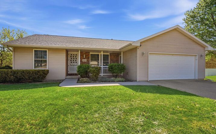 2488 Birchwood Drive, Dubuque