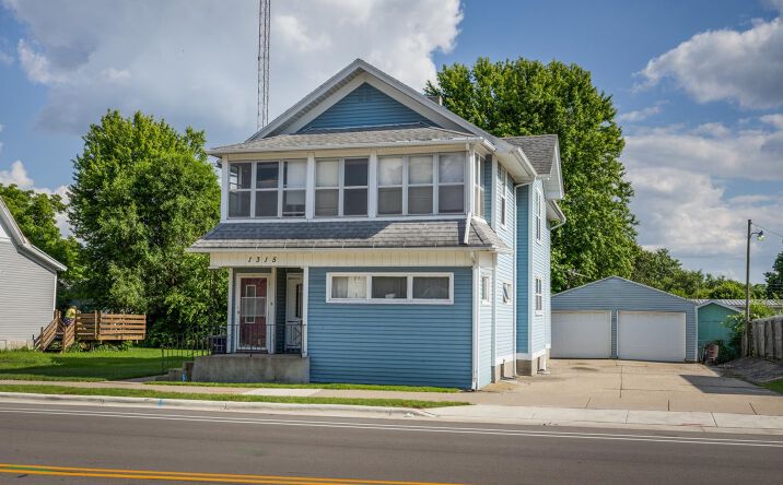 1315 W Court, Janesville