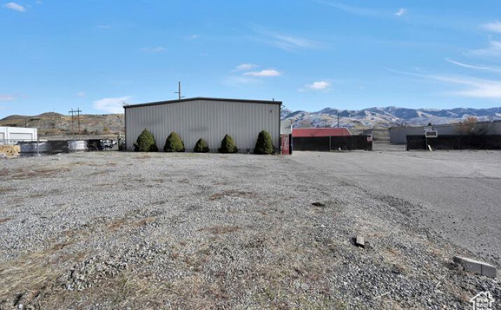 740 N Main St, Smithfield