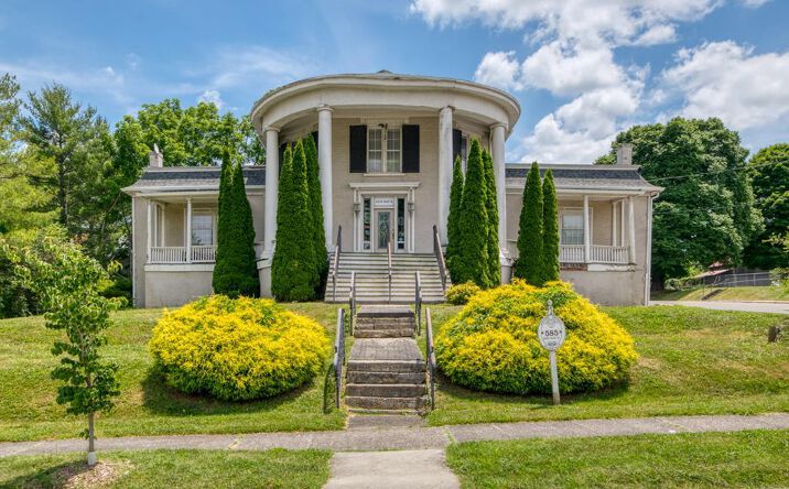 585 W Main St, Wytheville