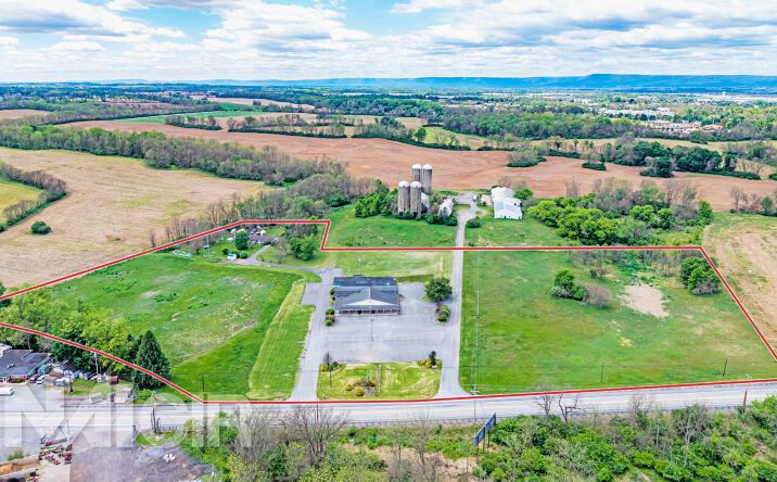 1446 Holly Pike, Carlisle