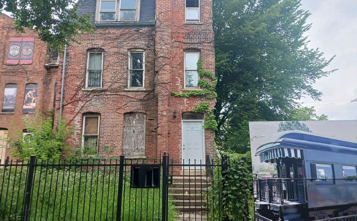 10430 S Maryland Avenue, Chicago