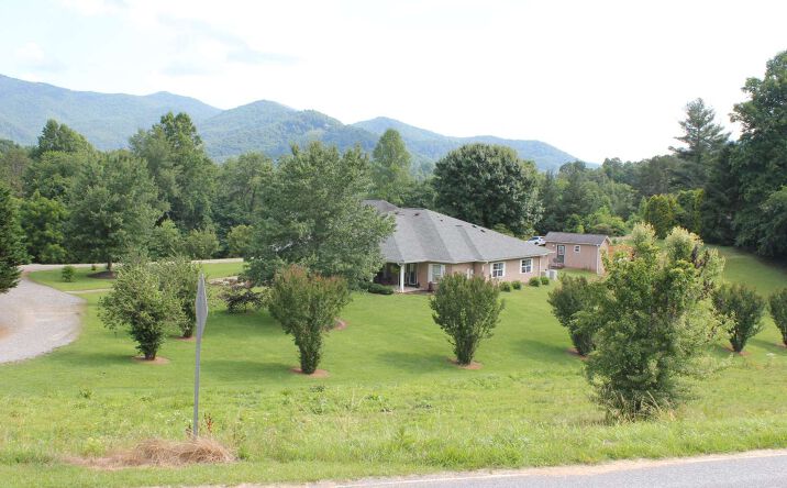56 W Vineyard Lane, Hayesville
