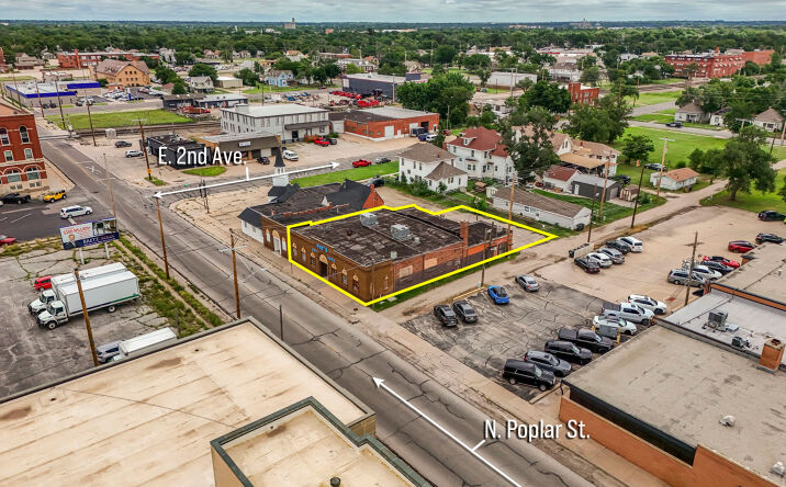 110 N POPLAR ST, HUTCHINSON