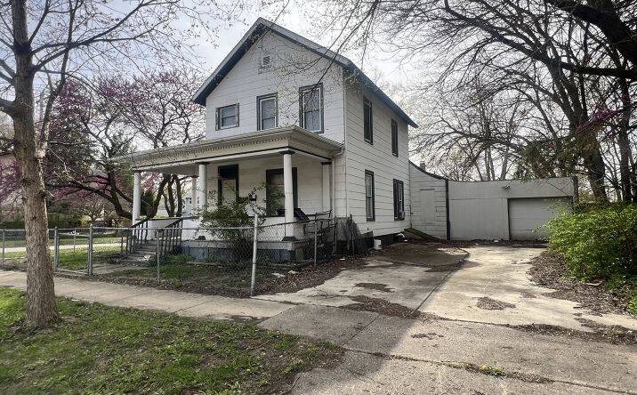 902 N Lee Street, Bloomington