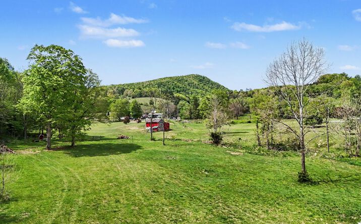 9050 E Bluegrass Trail, Bland