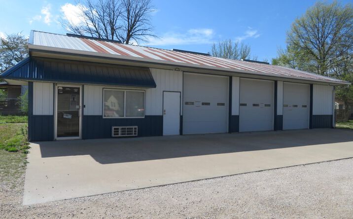 106 W Lake St, McLouth