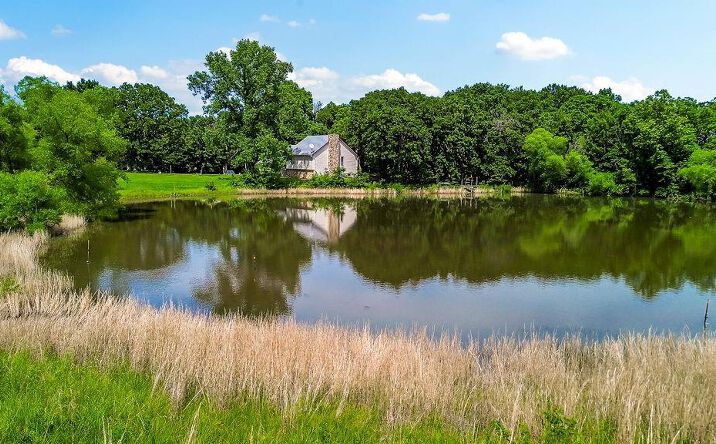 1262 75 Road, Holden