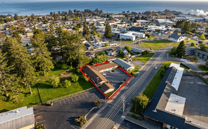 542 Pacific Avenue, Brookings