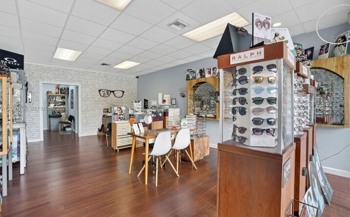 8562 SW 8th St, Miami