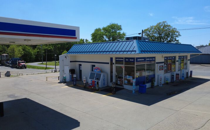 400 E. Jourdan, Newton