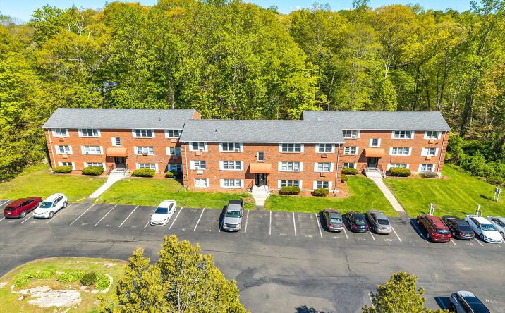 40-44 Briarwood Lane, Branford