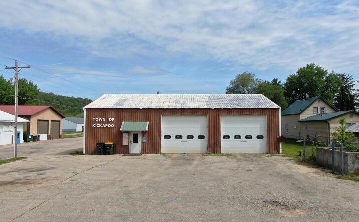 120 W CHARLES ST, READSTOWN