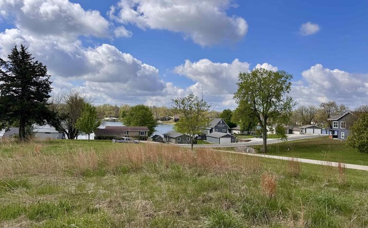 1137 Crestview Drive, Ellston
