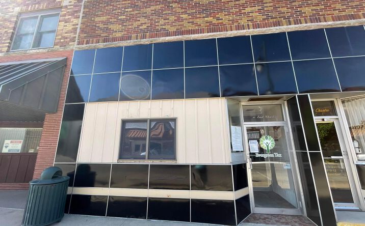 10 E Charles Street, Oelwein