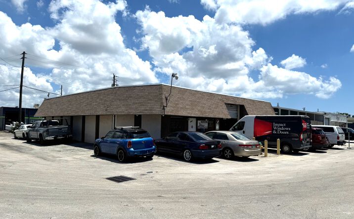 2355 Northwest 30th Street, Oakland Park
