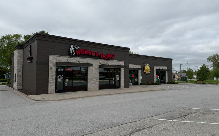 2516 Middle Rd, Bettendorf