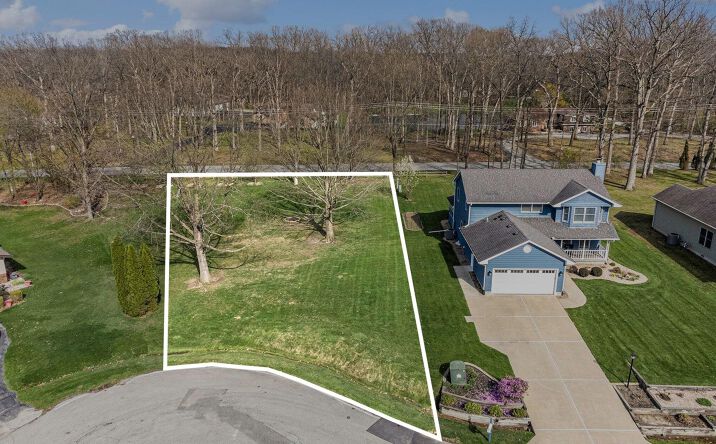 2020 Lakewood Place, Crown Point