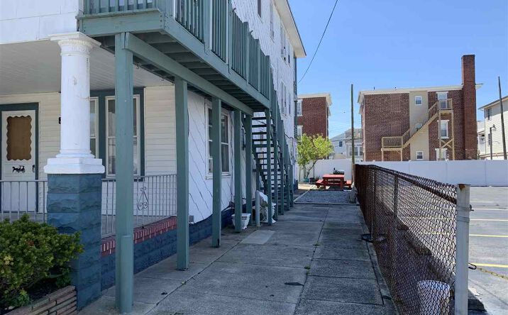 320 E Glenwood Avenue, Wildwood