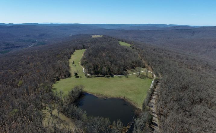 8249 County Road 5099, Pettigrew