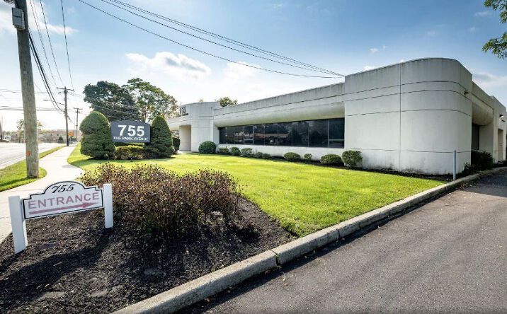 755 Park Avenue, Huntington