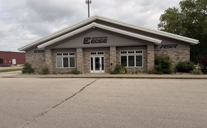 740 KACENA RD, HIAWATHA