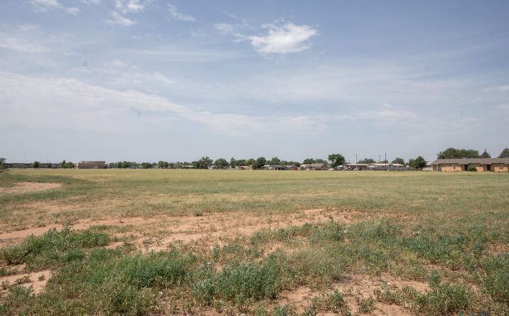 915 E Brady Avenue, Clovis