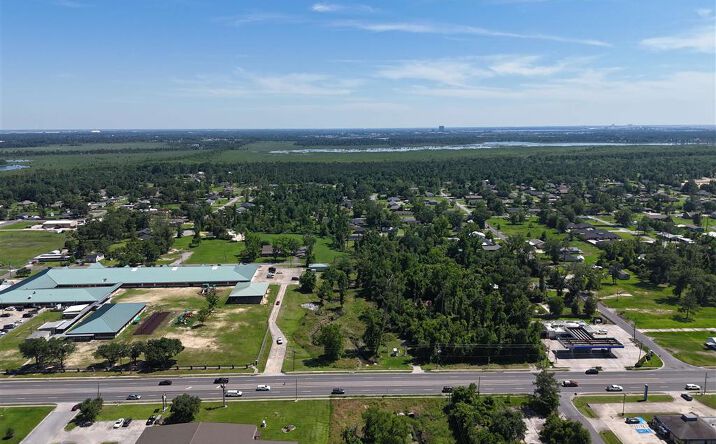 615 Sam Houston Jones Parkway, Lake Charles