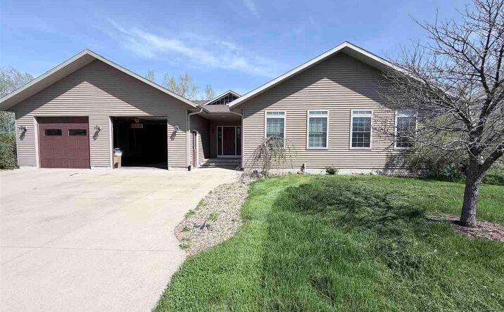2575 58th 1, Vinton