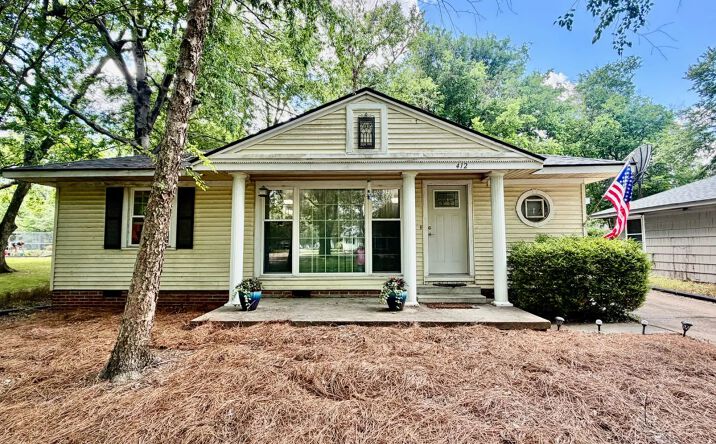 412 S Victoria Avenue, 69067