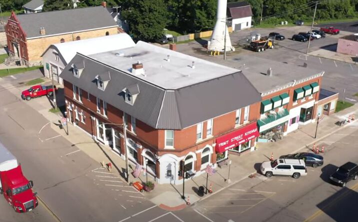 102 W St Joseph Street, Lawrence