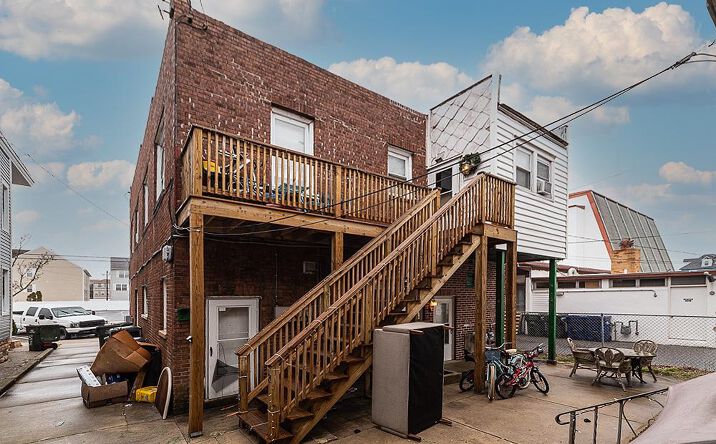 215 E Burk Avenue, Wildwood