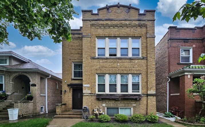 6306 W Holbrook Street, Chicago