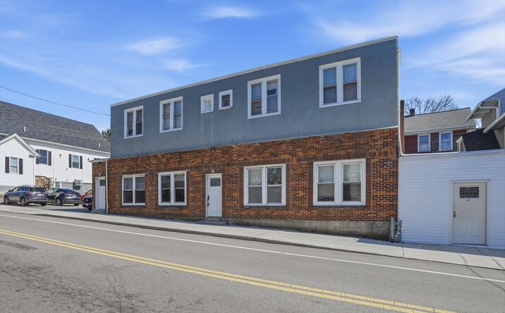 632 Fall River Ave, Seekonk