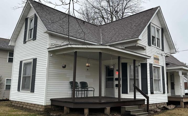 718 S FOREST Avenue, Carbondale