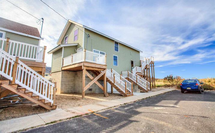 200 W St Johns Avenue, Villas