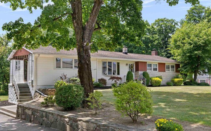 105 S Chapel Hill Road, Highland