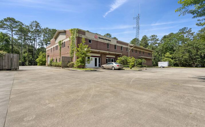 300 Ashland Way, Madisonville