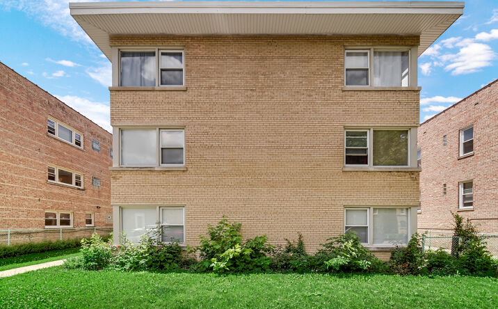 6044 N Mozart Street, Chicago