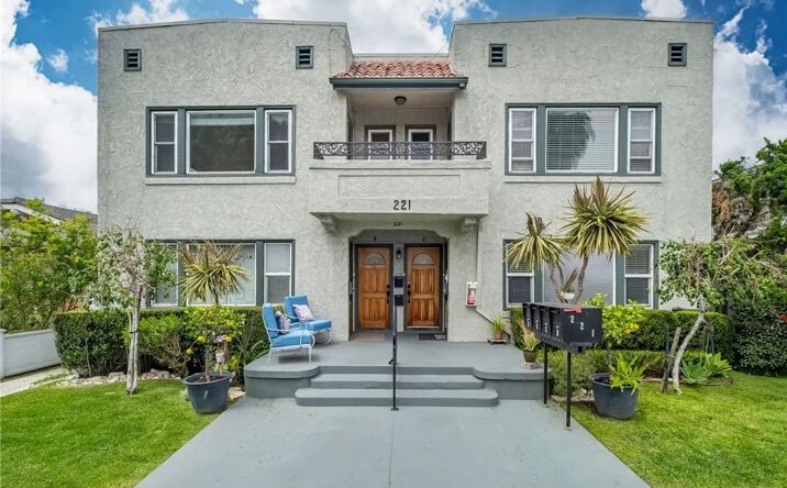 221 Belmont, Long Beach