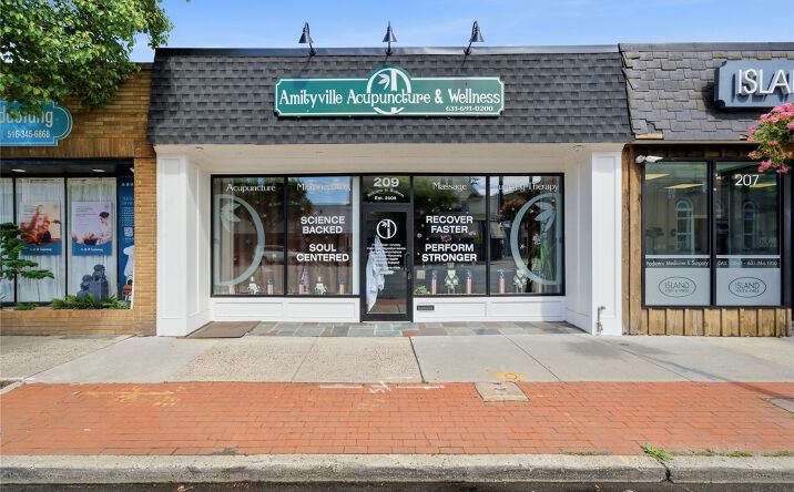 209 Broadway, Amityville