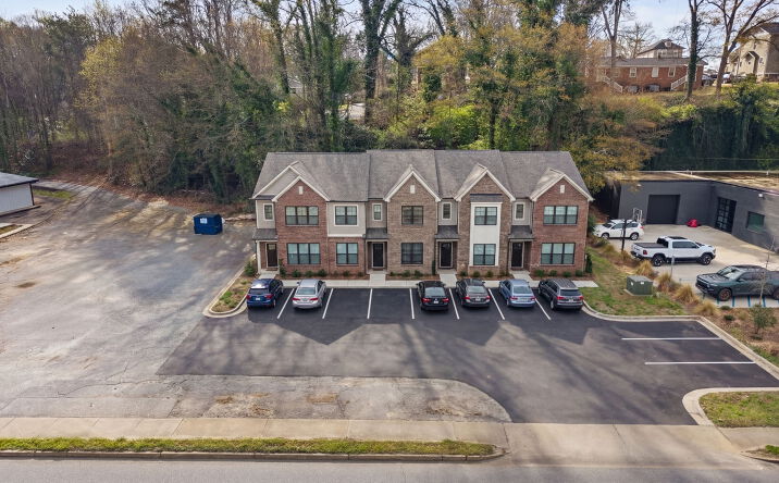 326 Wade Hampton Boulevard, Greenville