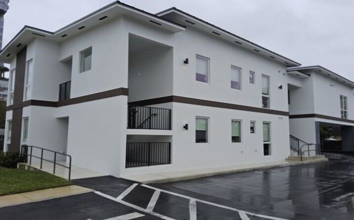 210 SE 10th Street, Hallandale Beach