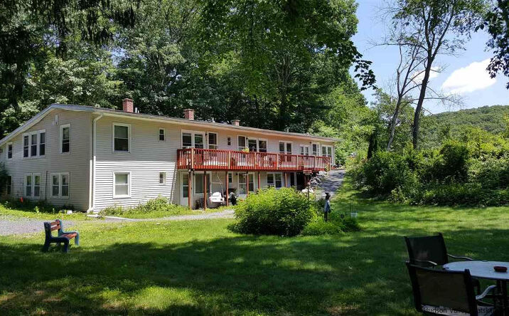 1224 Creeklocks Road, Bloomington