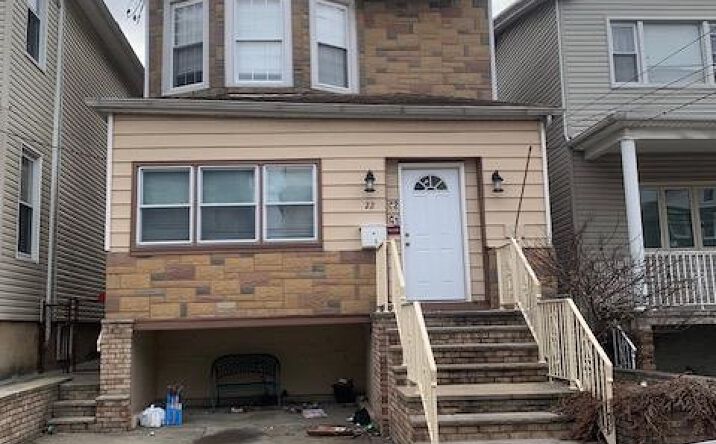 22 E 44th St, Bayonne