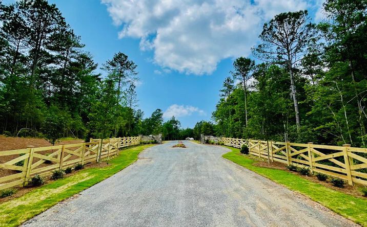 701 Lookout Valley Trail, Talking Rock