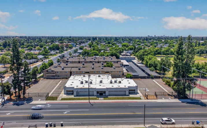 3676 E DAKOTA AVE, FRESNO