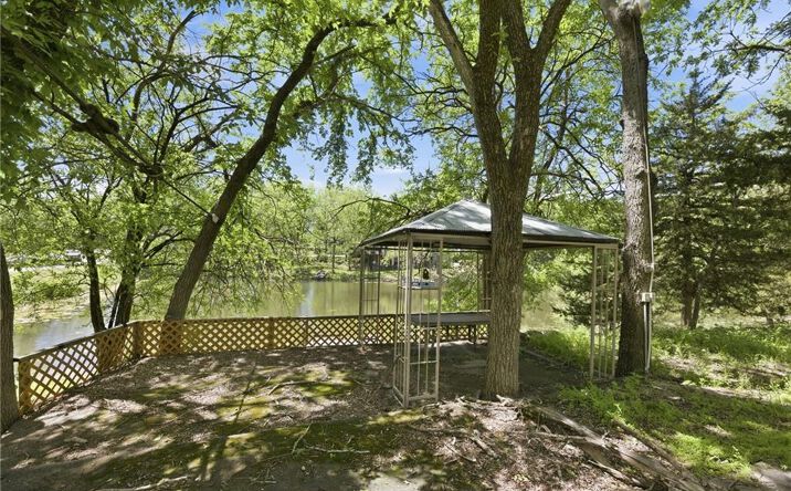 5 Moose Lane, Mound City